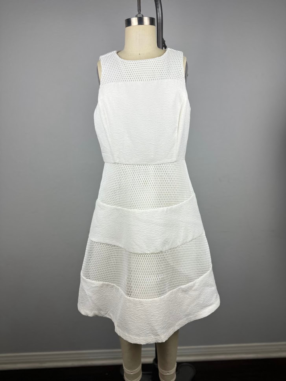 Ann Taylor Petite White Sleeveless Fit And Flare Dress Size 2P